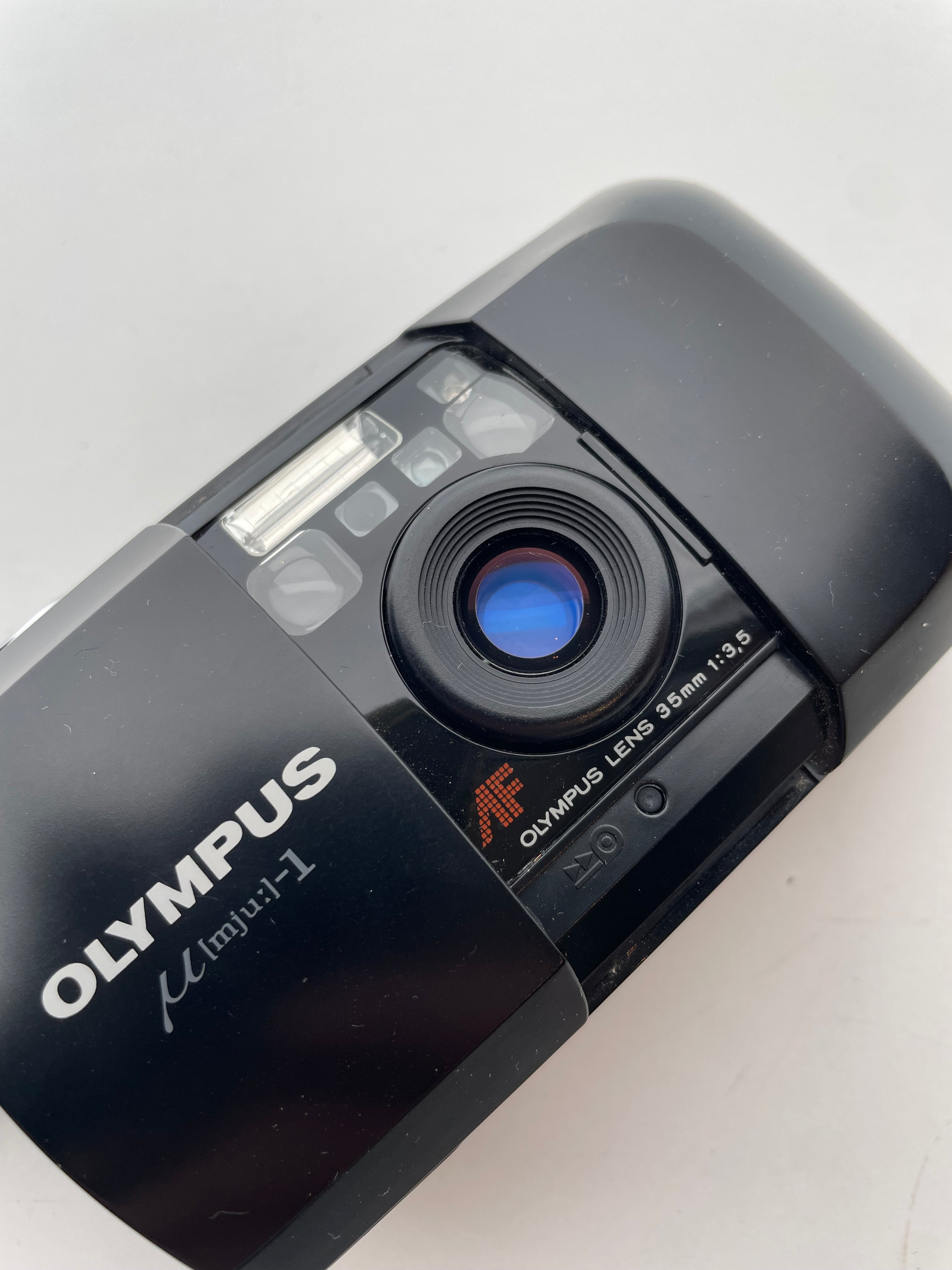 Olympus MJU I and case, mint