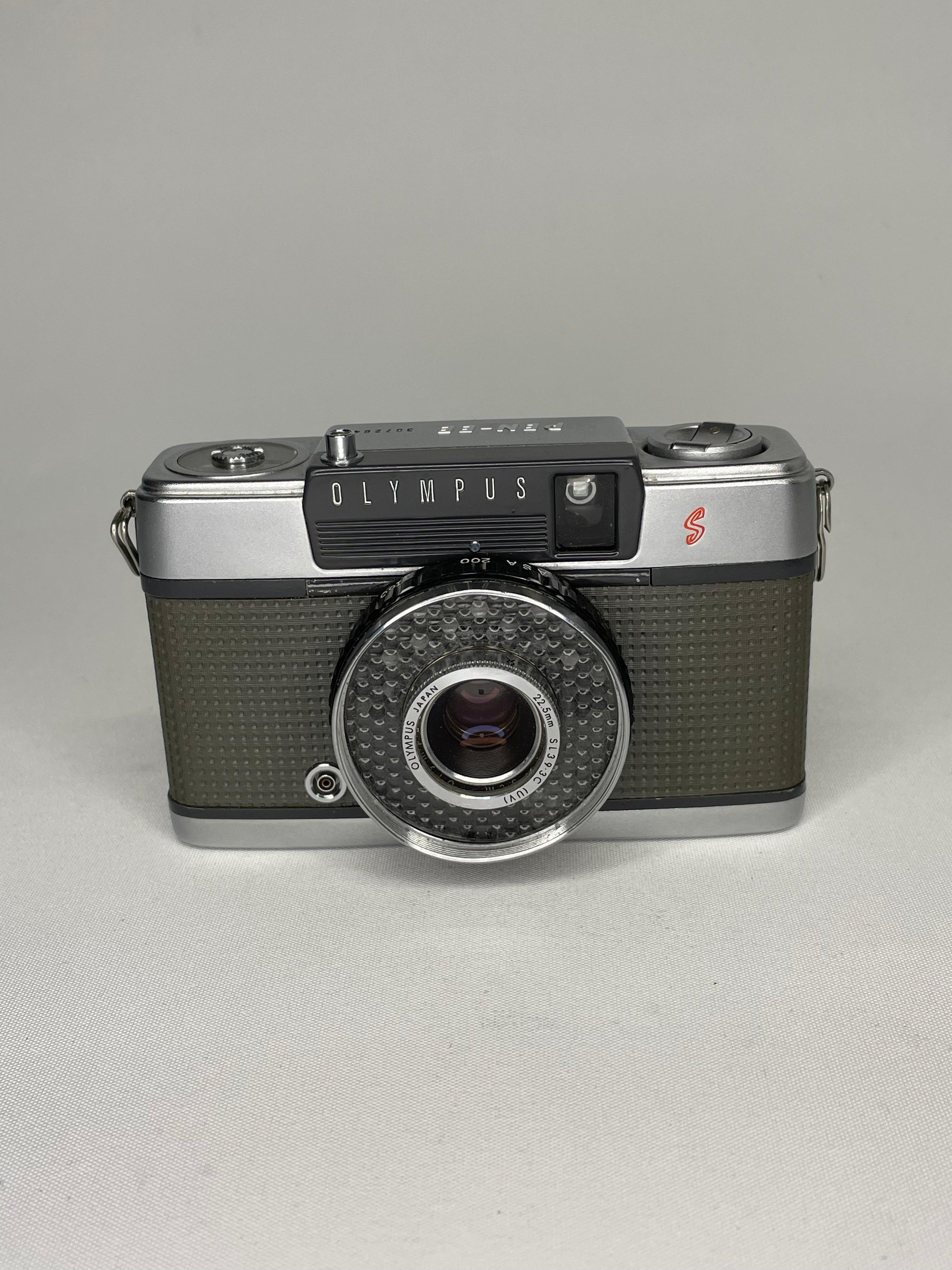 Olympus Pen EE Half Frame Camera