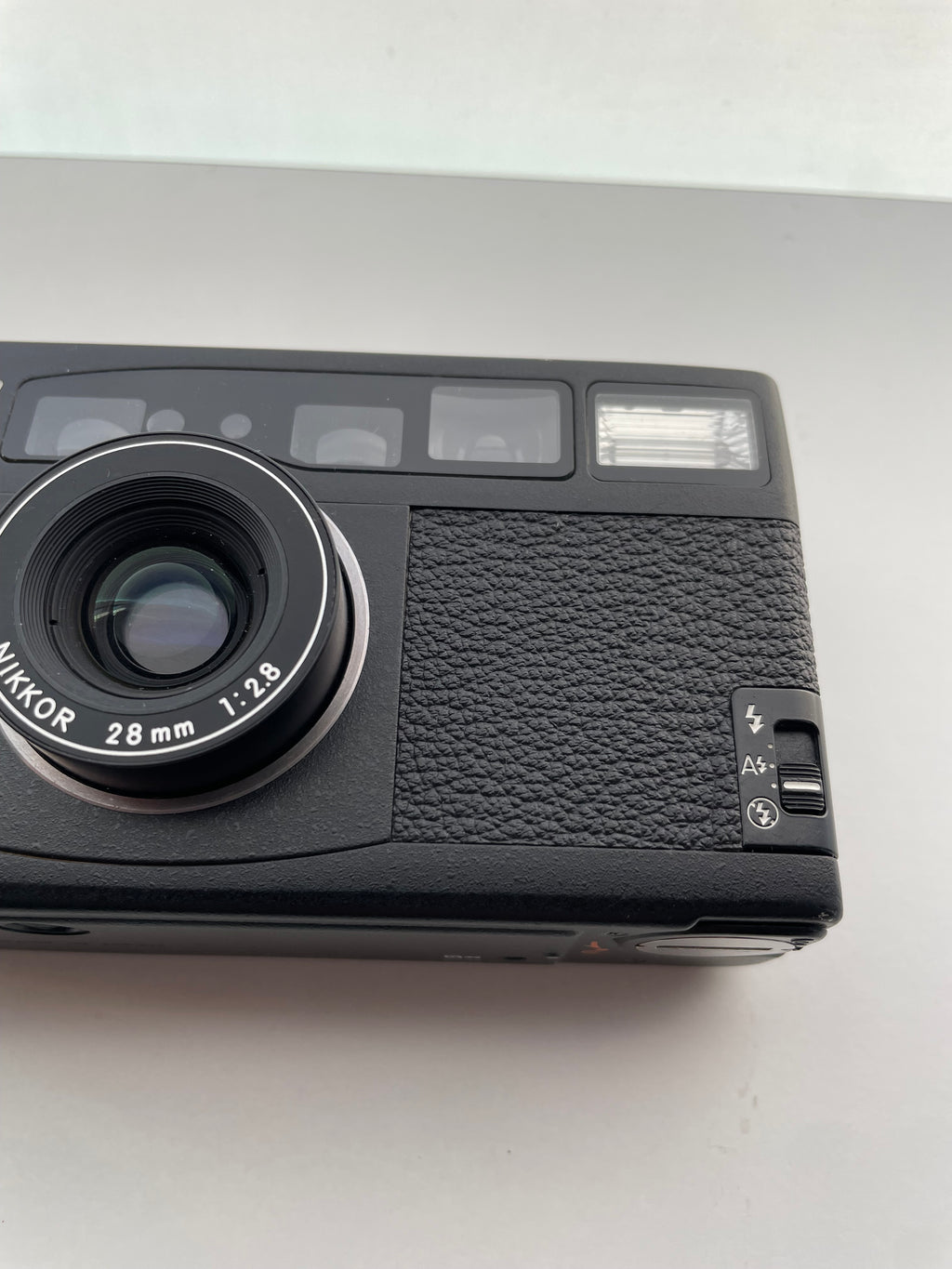 Iconic Nikon 28Ti Black