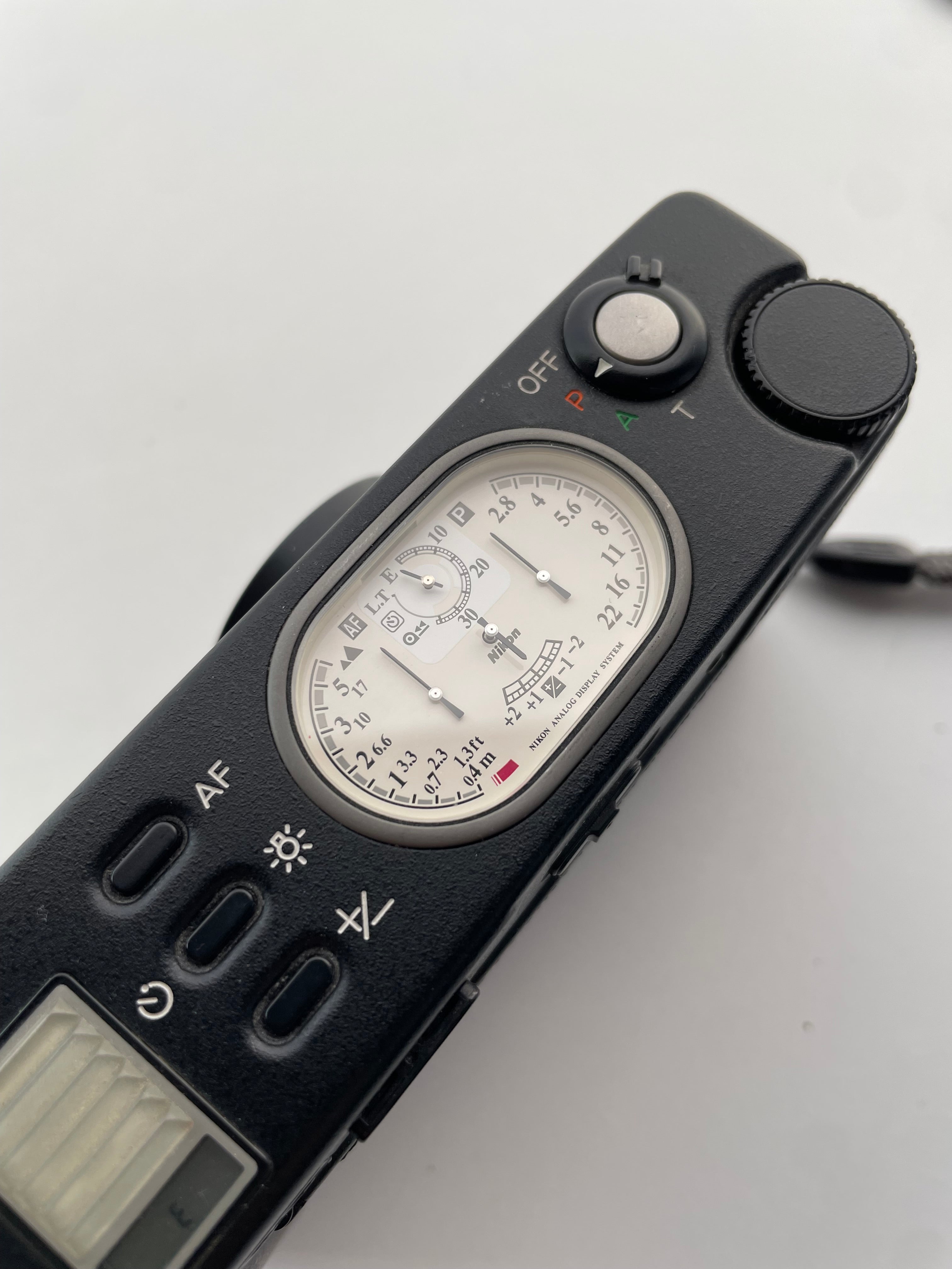 Iconic Nikon 28Ti Black