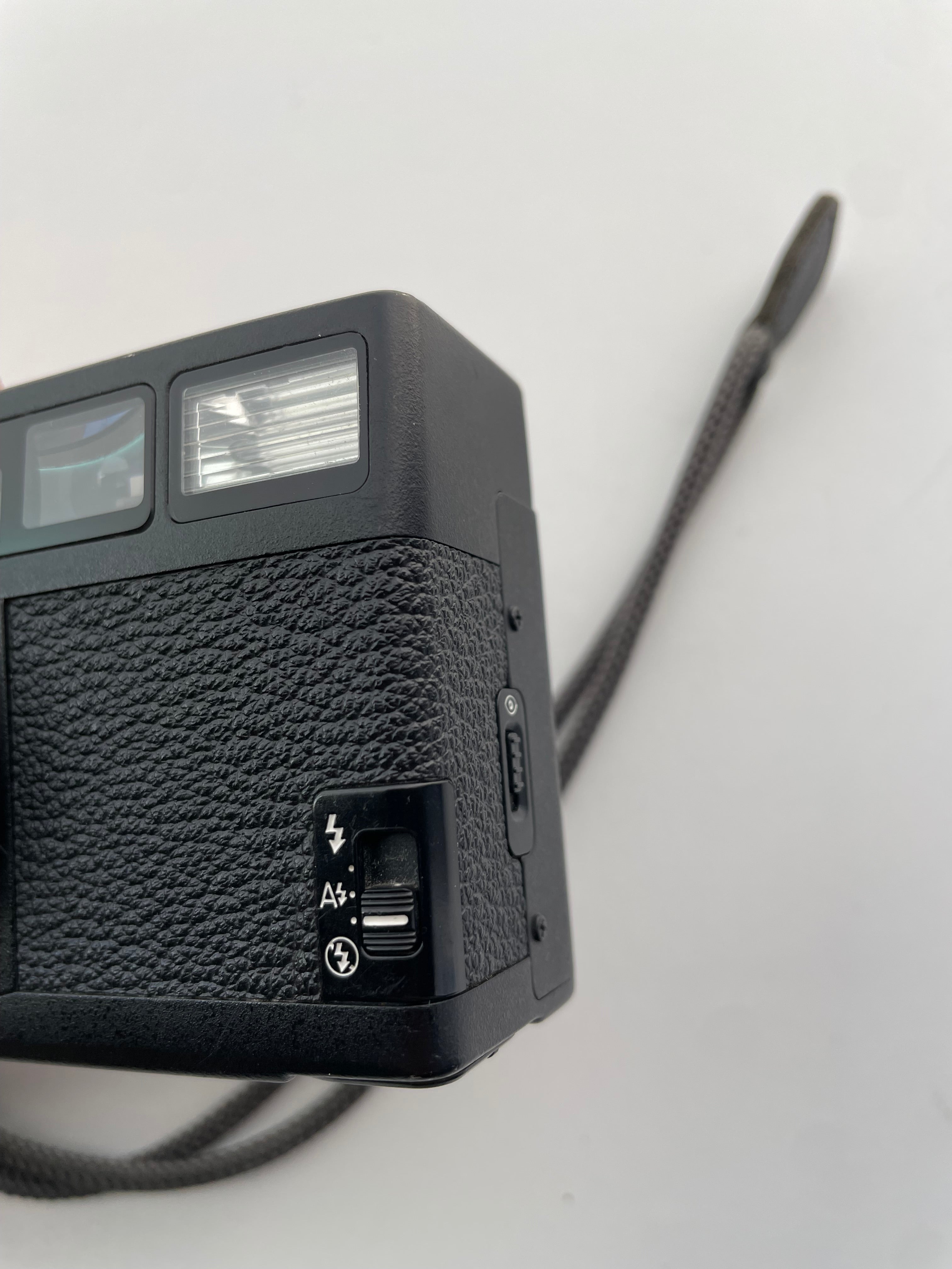 Iconic Nikon 28Ti Black