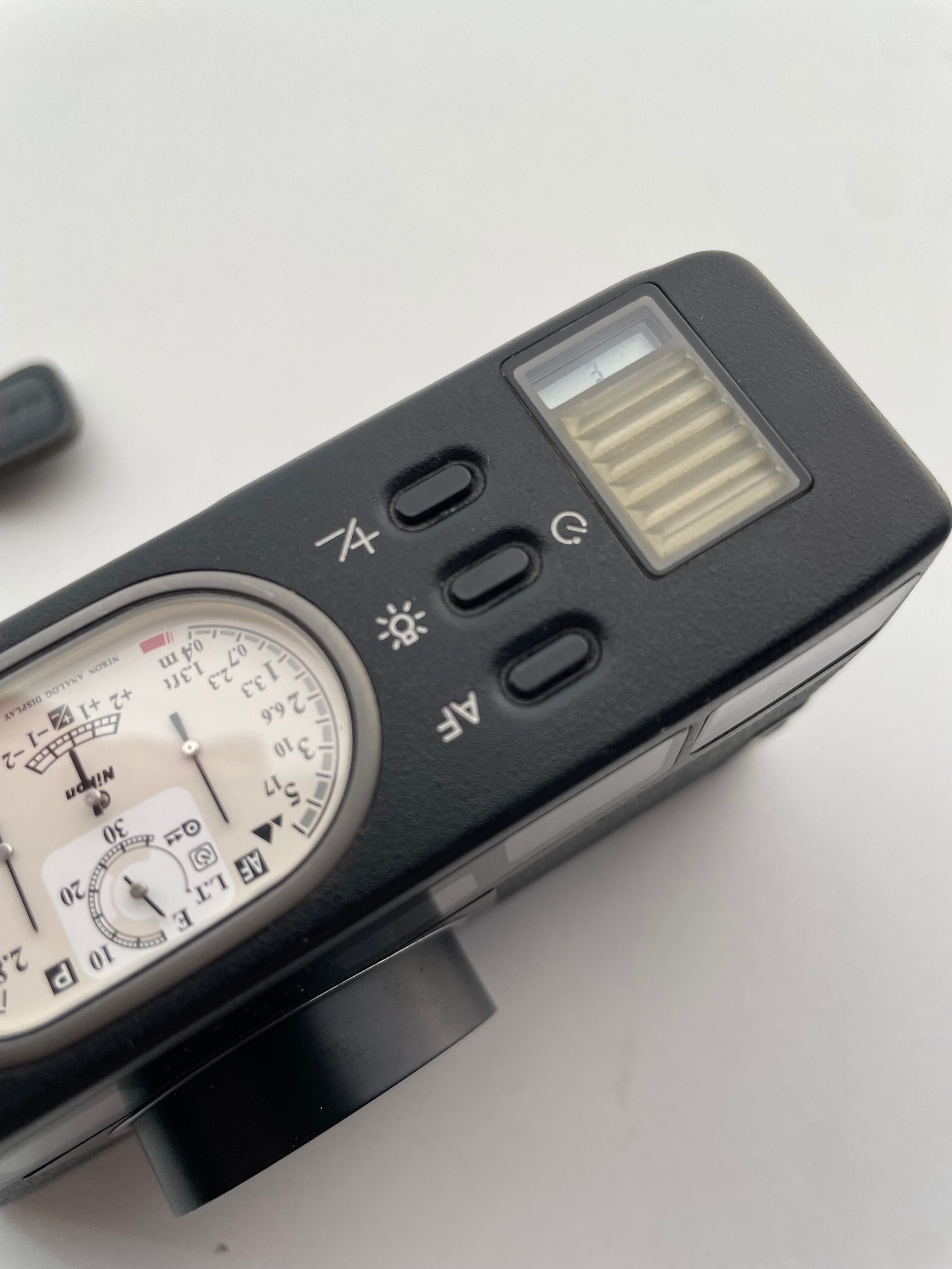 Iconic Nikon 28Ti Black