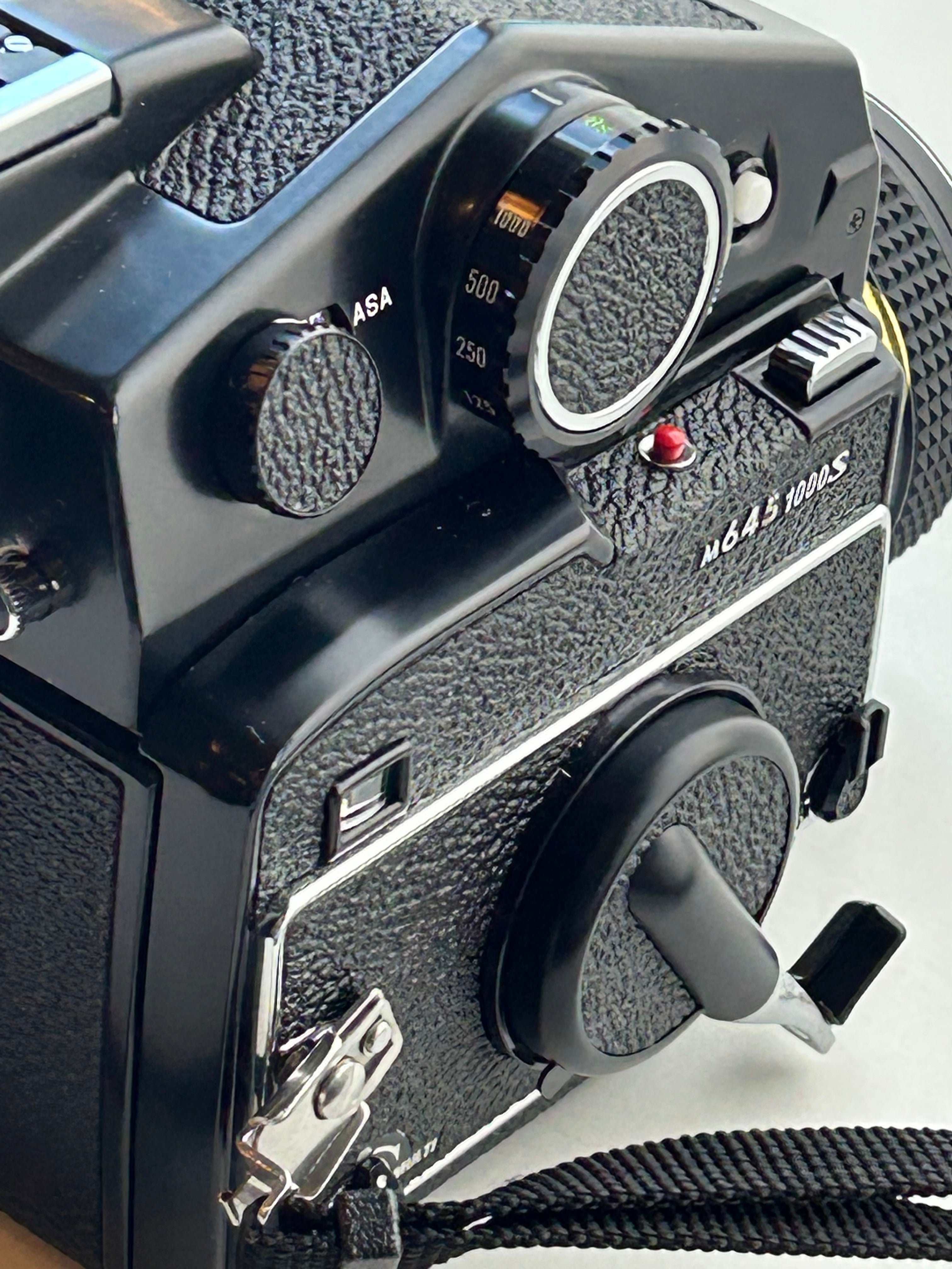 How to repair a Mamiya m645 1000s camera How to repair a Mamiya m645 1000s camera